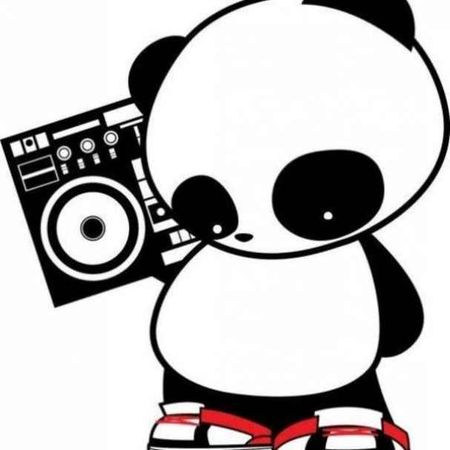 Панда в магнитофоном