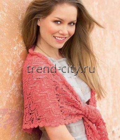 Ажурная шаль спицами с «сердечками»