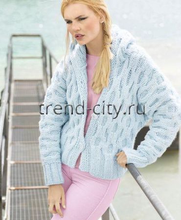 Кофта спицами с капюшоном и узором «Соты»